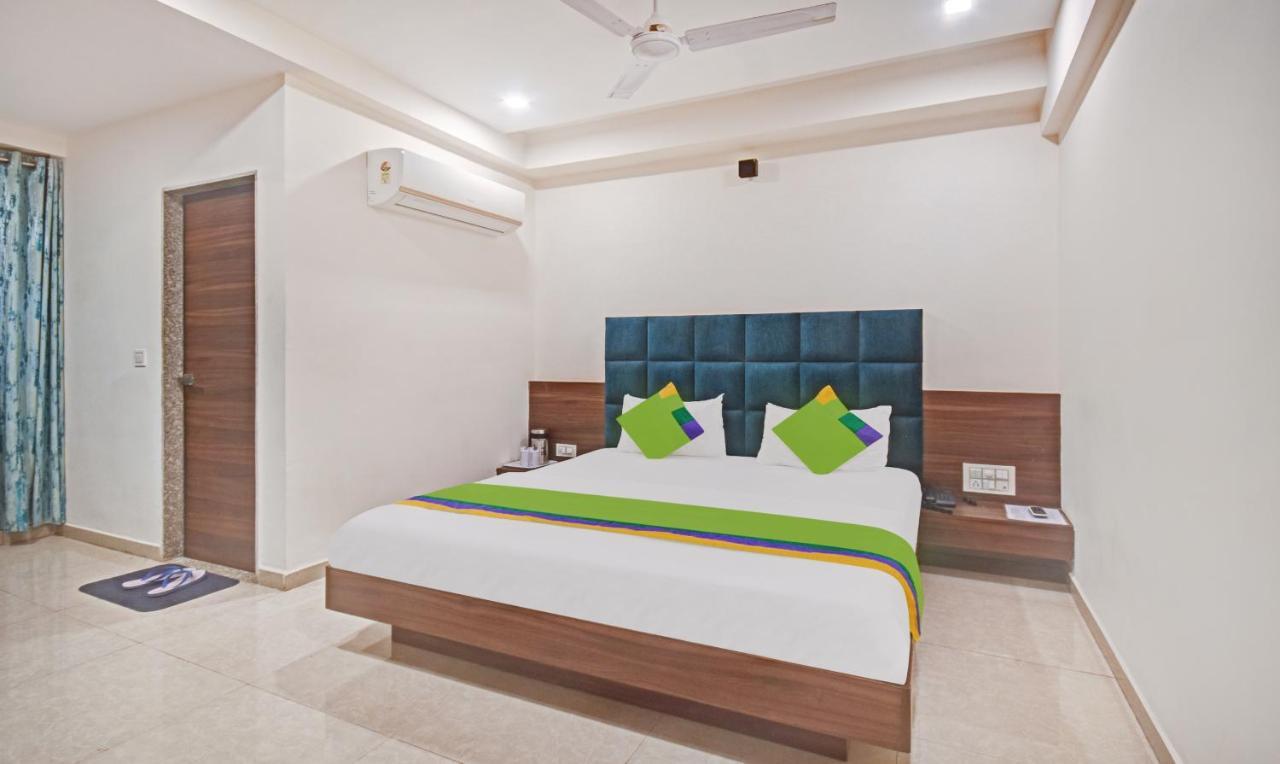 Hotel Luxura, Ahmedabad Exterior foto