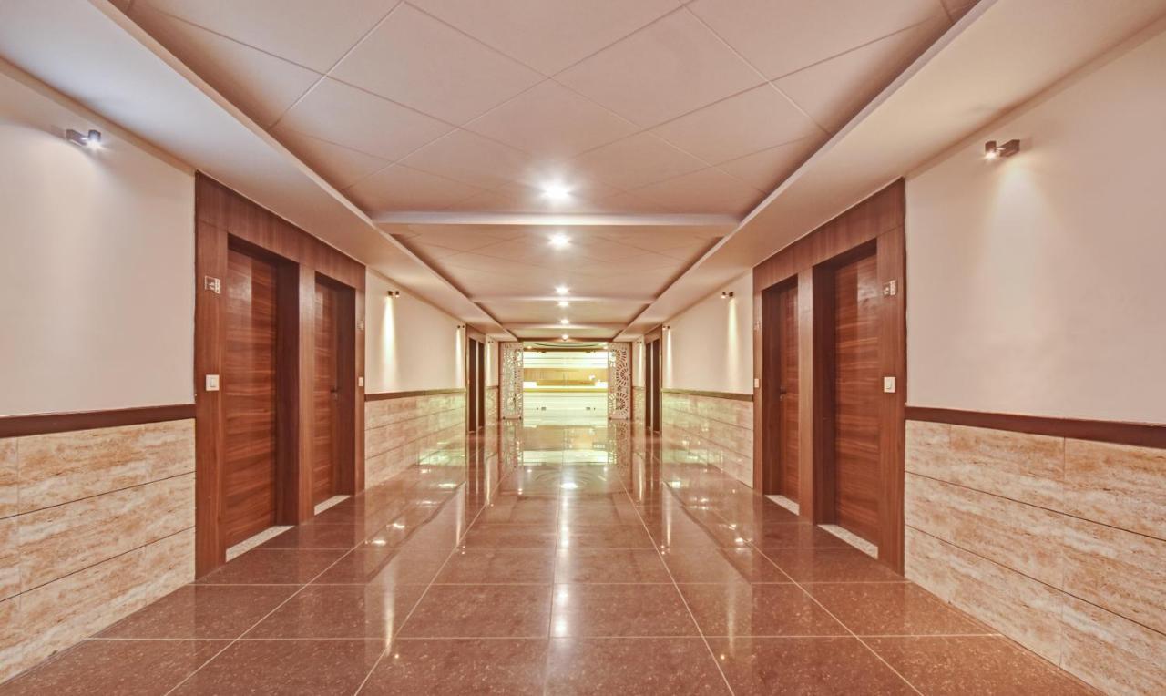 Hotel Luxura, Ahmedabad Exterior foto