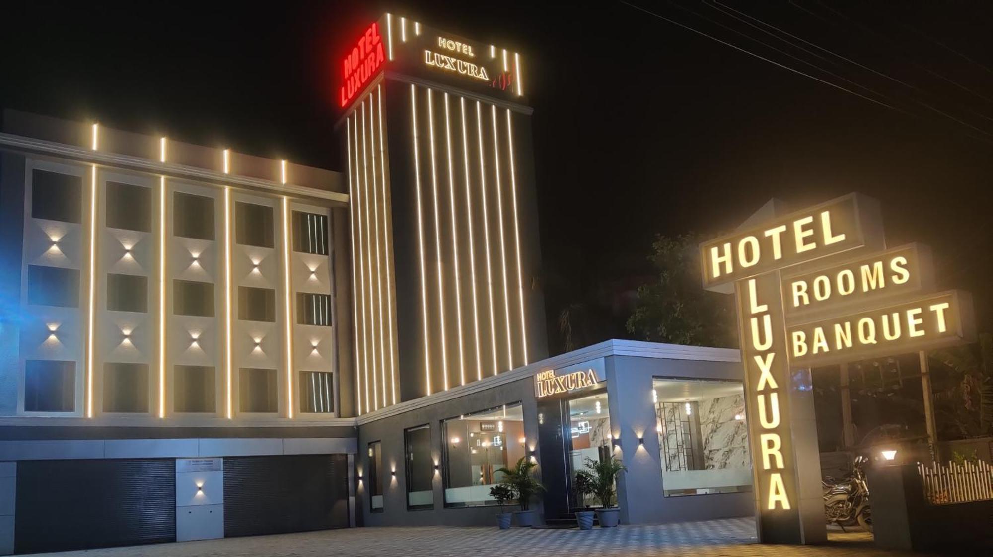 Hotel Luxura, Ahmedabad Exterior foto